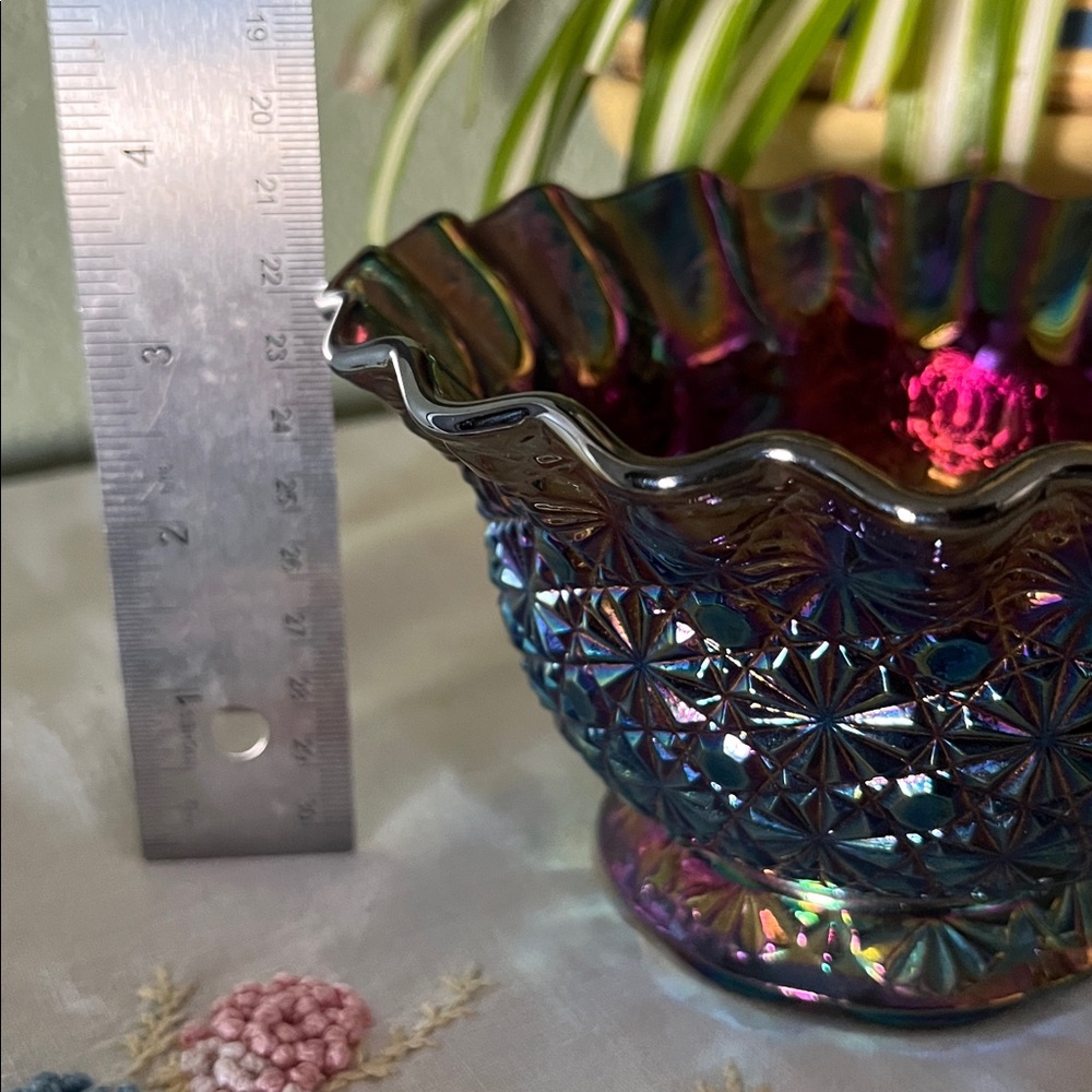 Gorgeous L.E. Smith Amethyst Carnival Glass Ruffled Bowl Daisy & Button Pattern - Picture 15 of 15